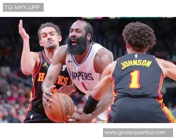 特雷杨的篮球之路：从新秀到全明星的成长历程与挑战