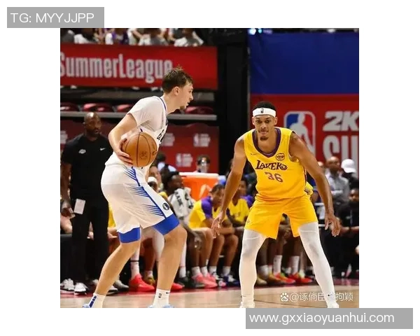 湖人夏季联赛精彩回顾视频全景展示球员表现与战术分析