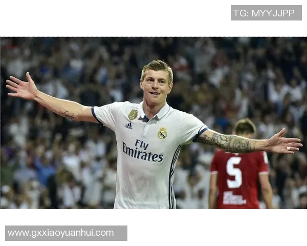 克罗斯：从中场指挥官到世界足球的璀璨明星之路